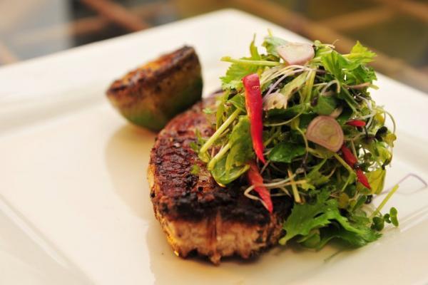 菜市場裡的大廚(一):蹲在水溝上 / 鮸魚料理
