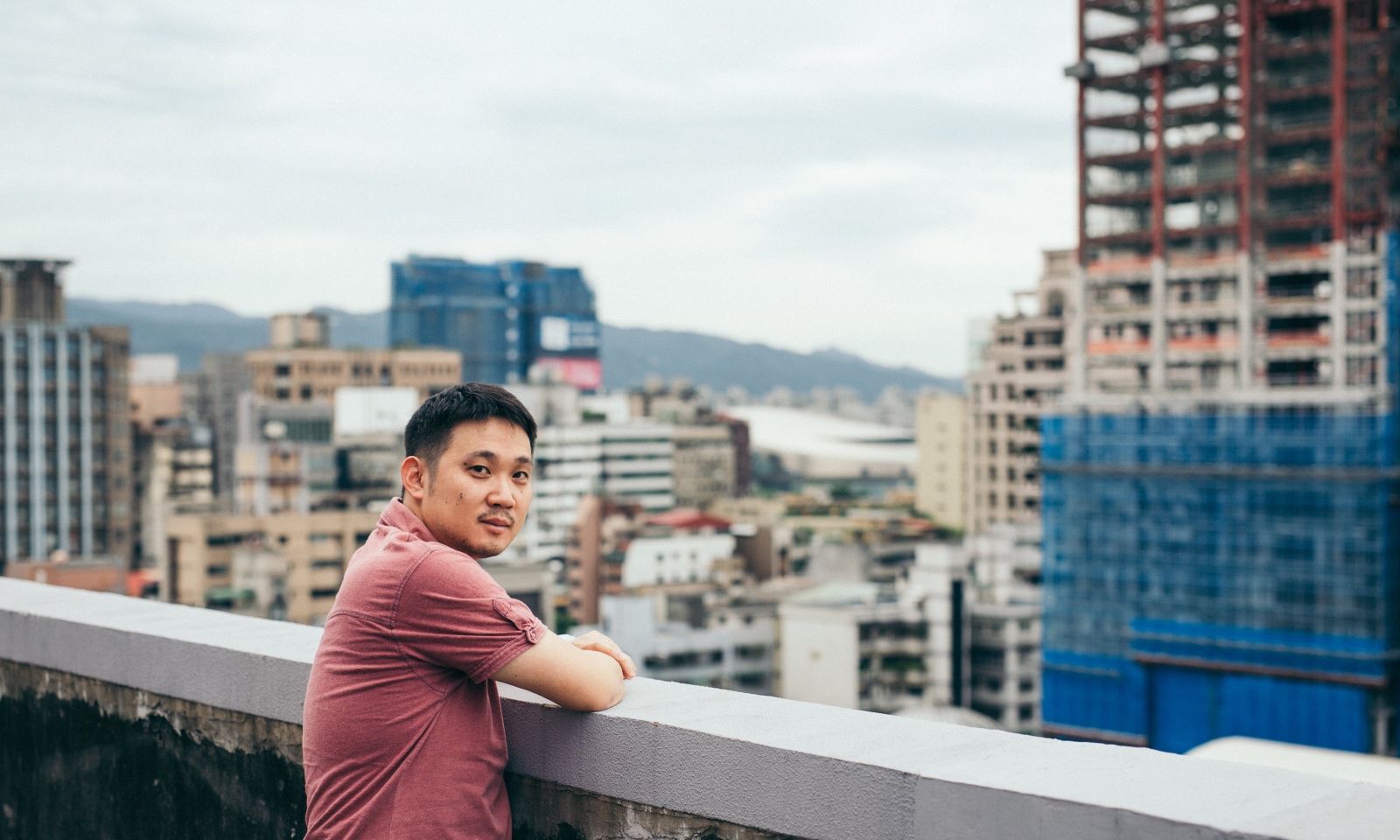 訴說和傾聽,從微小細碎的日常對話開始——專訪濱口竜介《睡著也好醒來也罷》