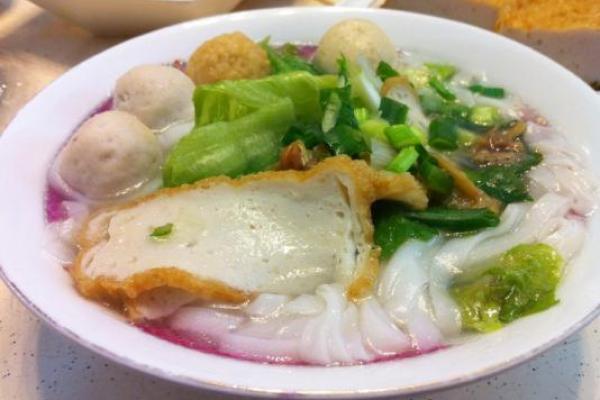 香港專屬美味:雲吞麵、魚蛋粉