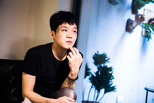 現代生活中的預言者、唱遊說書人:Easy Shen 專訪