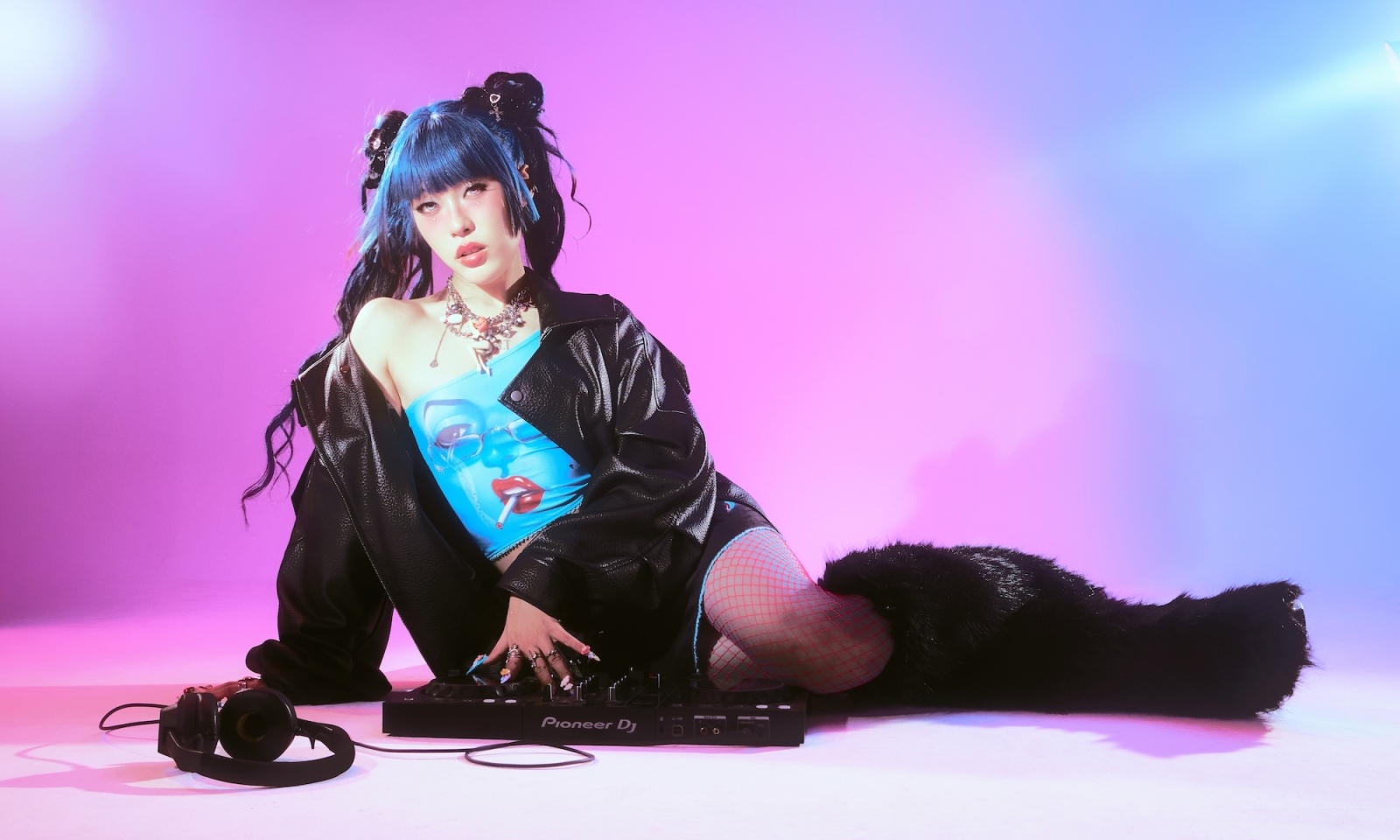 死女專訪：如果我是 C.Holly，你會愛我嗎？