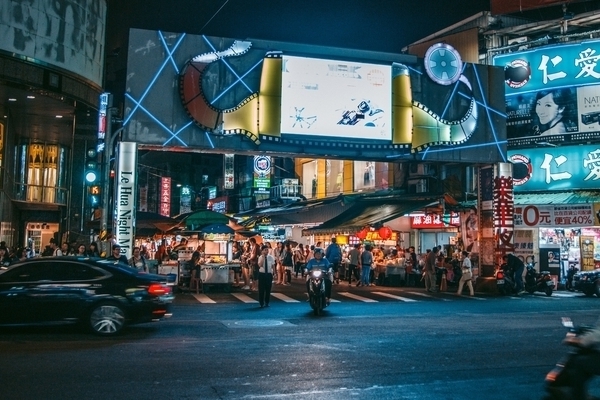 消失在樂華夜市口的六國飯店，那道滑蛋牛