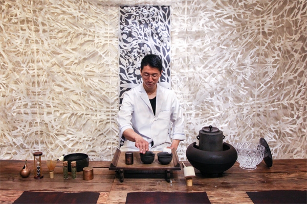 在和紙藝術屋裡穿天然的衣,以茶會友