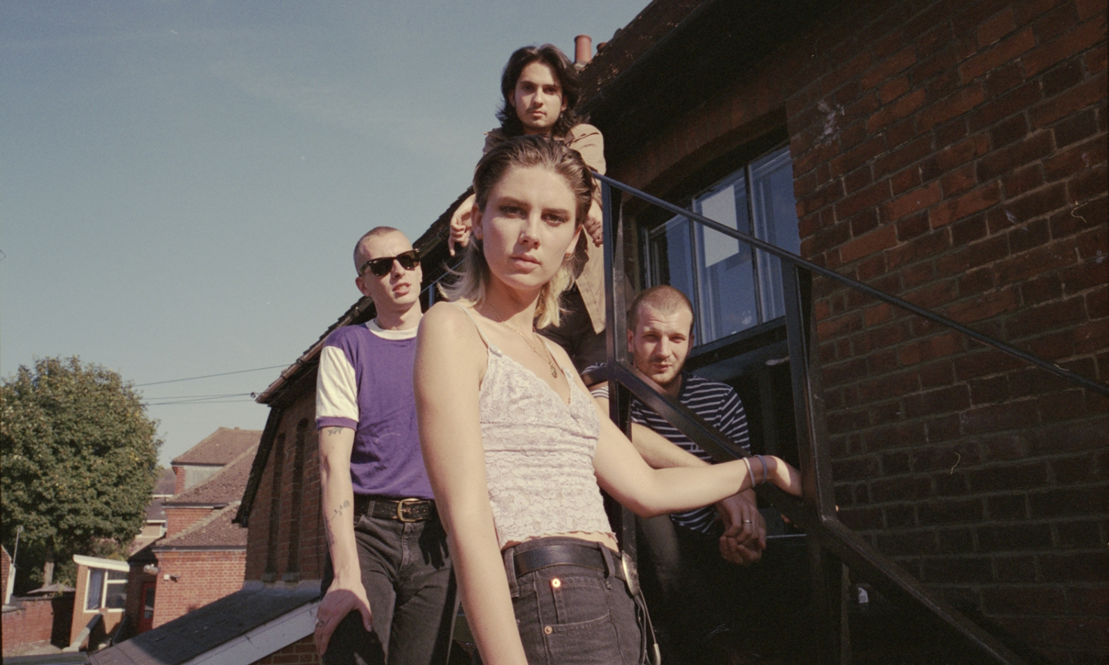 愛、熱情、脆弱,後青春的搖滾本色:專訪 Wolf Alice