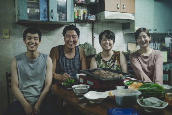 《寄生上流》:演技大考驗——活著的窩囊與幽默