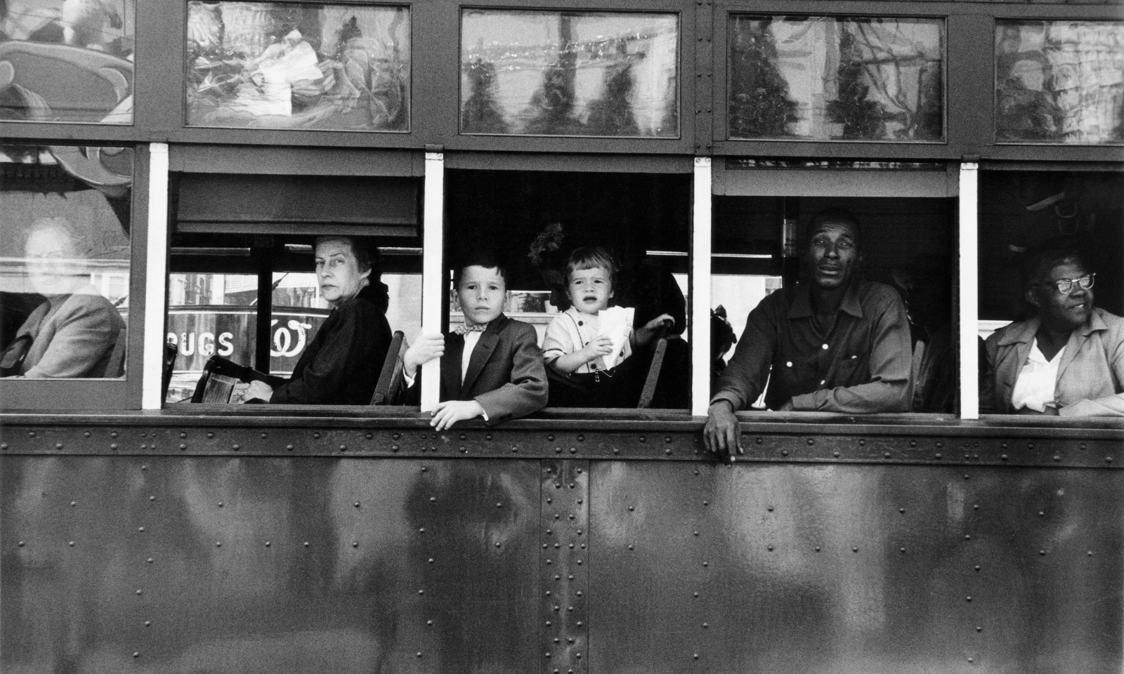 Robert Frank 攝影的暗面:在混亂的憂傷中,觀看就是存在