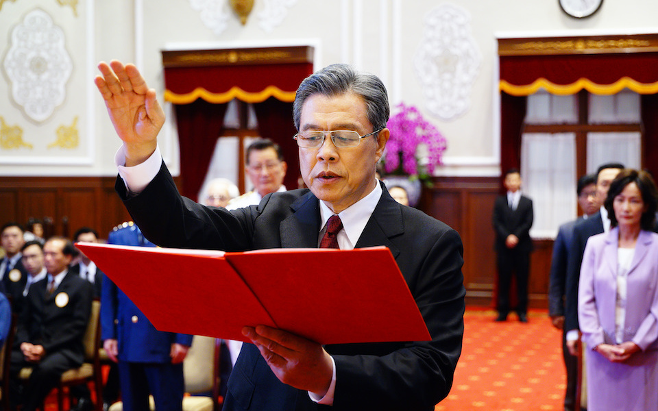 政治歸政治,那政治劇呢?《國際橋牌社》的風險與破口