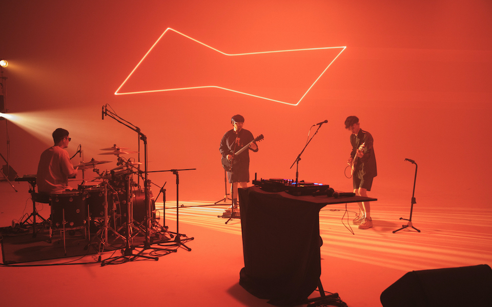 想要放歌,也想玩樂團,那就都要好了—— 百威 2021 BUDXLIVE 音樂演出,G5SH 上線!