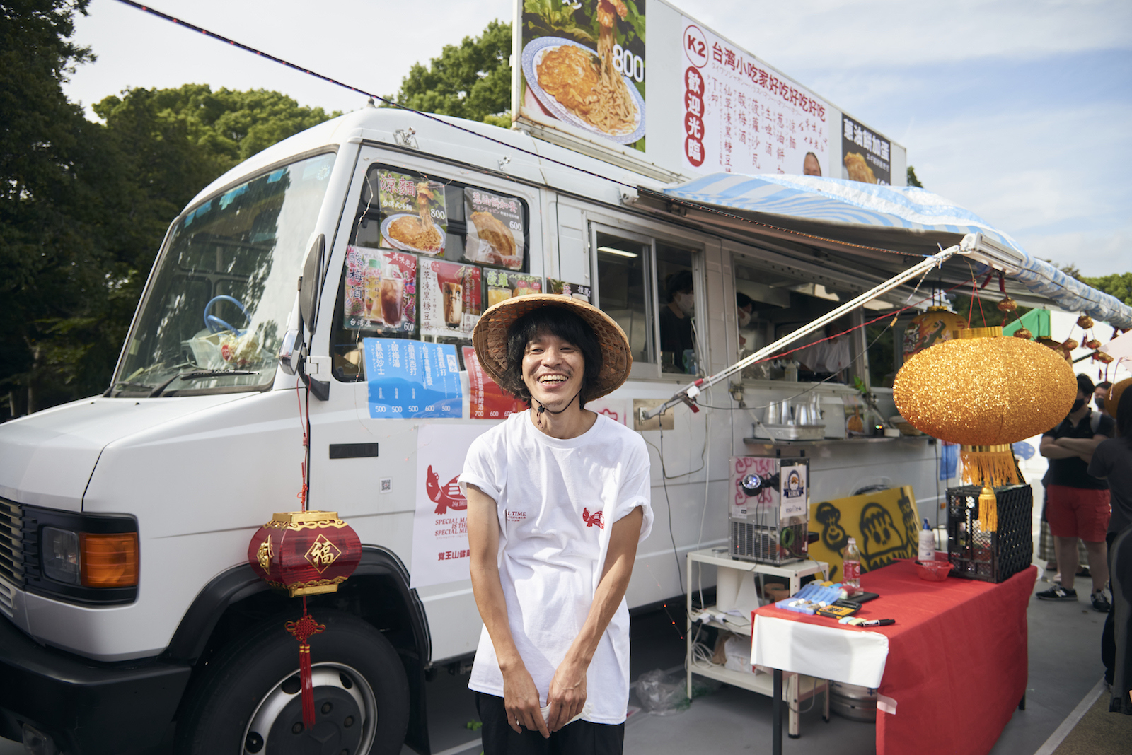 愛到要開一間叫做「台灣小吃好吃好吃好吃」的店？──哈台日本人現場直擊