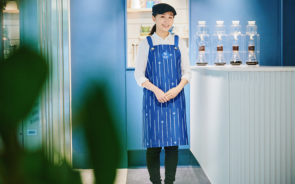咖啡館的每一天，都有流星駐足：APUJAN 奇想打造 Let’s Café PLUS 制服