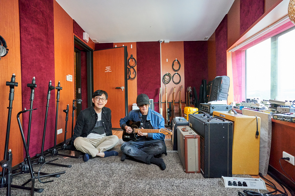 田馥甄 2020 演唱會《一一》音樂團隊 音樂總監_ 陳建騏/Violin_ 于京延/Cello_ 劉涵/ GT1_ 王漢威/GT2_ 翁光煒/Bass_ 黃群翰/Drums_ 楊凱淋/Keyboard_ 林怡伶/ Trumpet_ 鄭文鳳/Chorus_ 梁世韻/Program_ 康小康